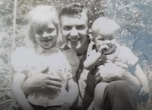 Sergeant First Class Fred Taylor with his two children, an old black and white photo with blur around the edges